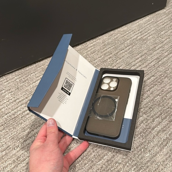 ⭐️ Sale ⭐️ open box NEW iPhone 16 PRO (6.3”) BARE minimalist phone case - Picture 8 of 10